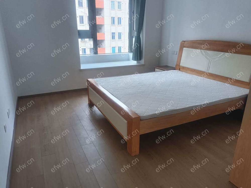  电梯洋房四室两厅两卫双阳台