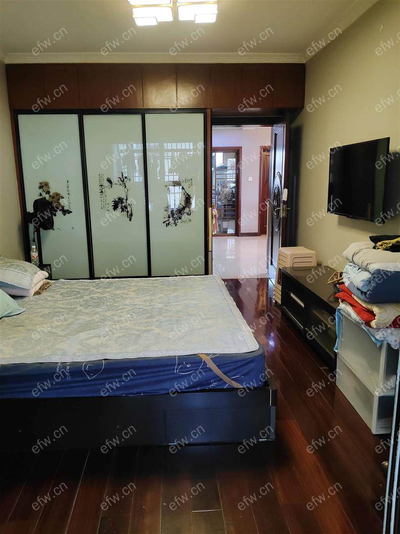 精装修，拎包入住；客厅宽敞、使用率高；厨