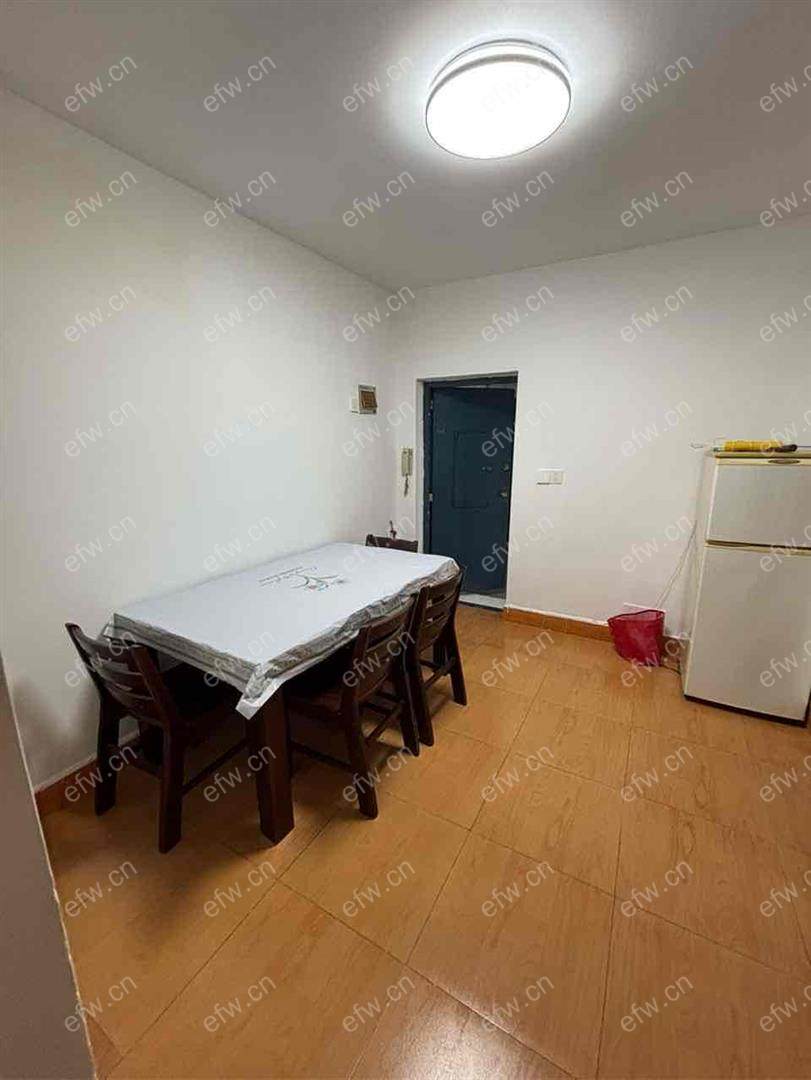 电梯房精装1室送一个大露台