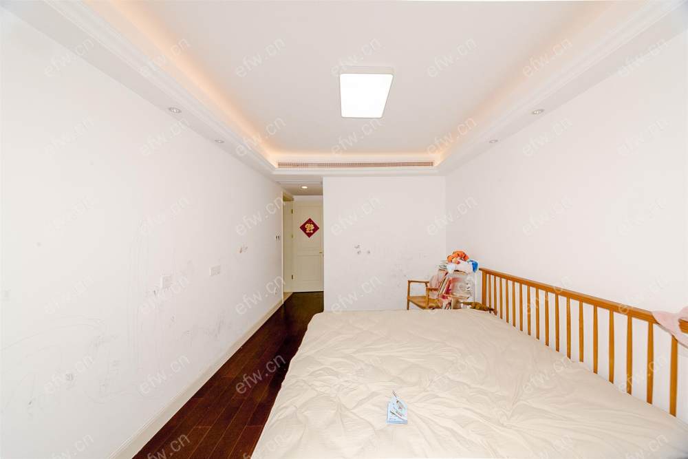 婚装全明东边户3房,融创山湖院墅(溪岸景园一区100-134) 格局工整合理