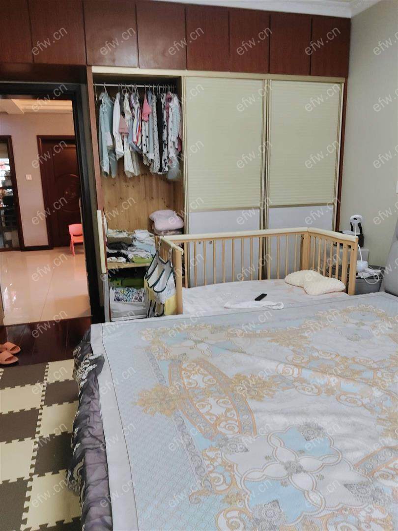 精装修，拎包入住；客厅宽敞、使用率高；厨