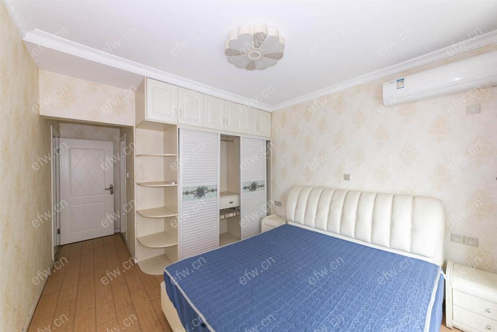 village room房 全明户型 另送家电