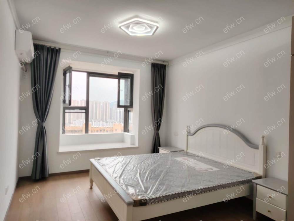 全新精装拎包入住设施齐全。