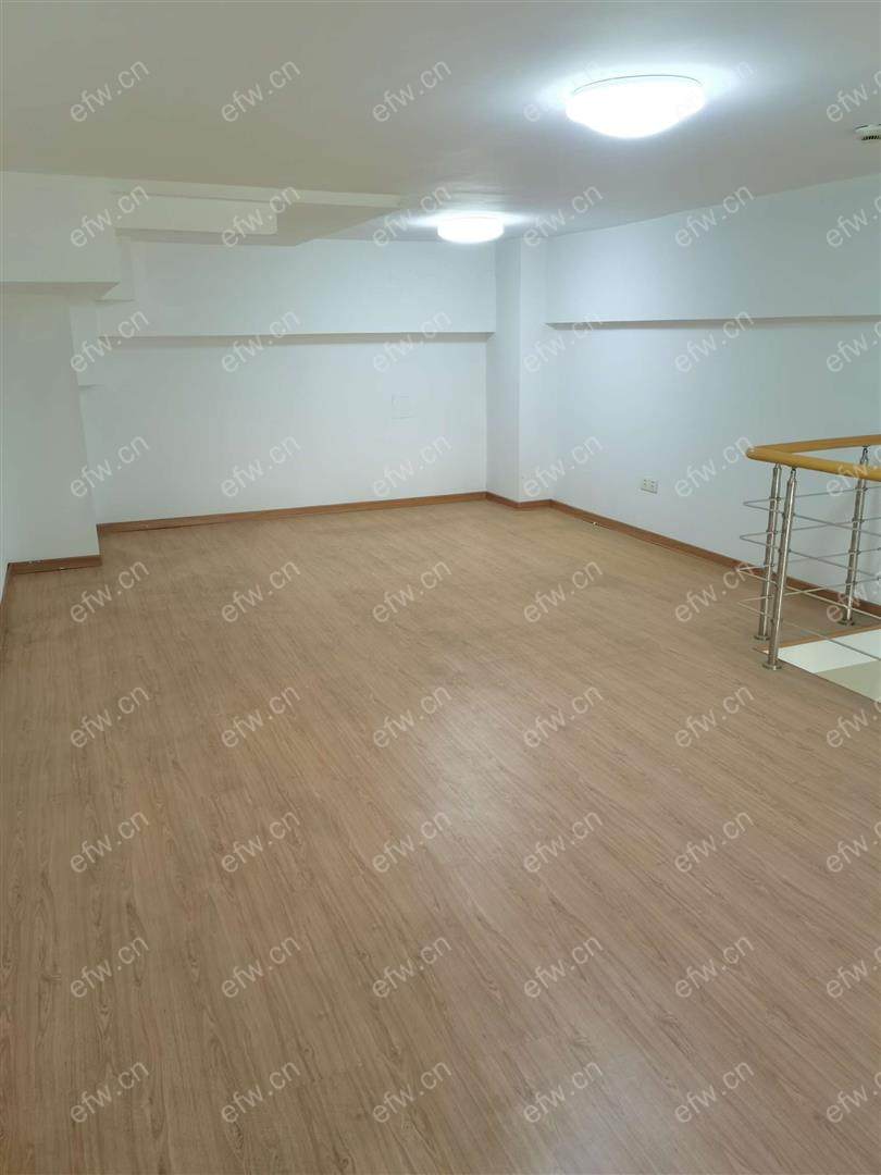 3号线地铁口 上下两层 有燃气