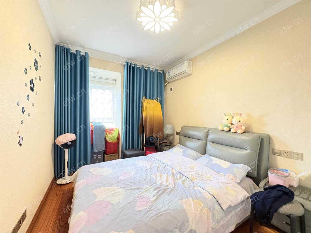地铁口 village位置好，环境优雅，area平米精装room房