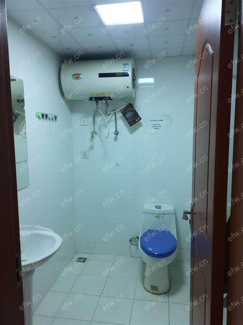3号线地铁口 上下两层 有燃气