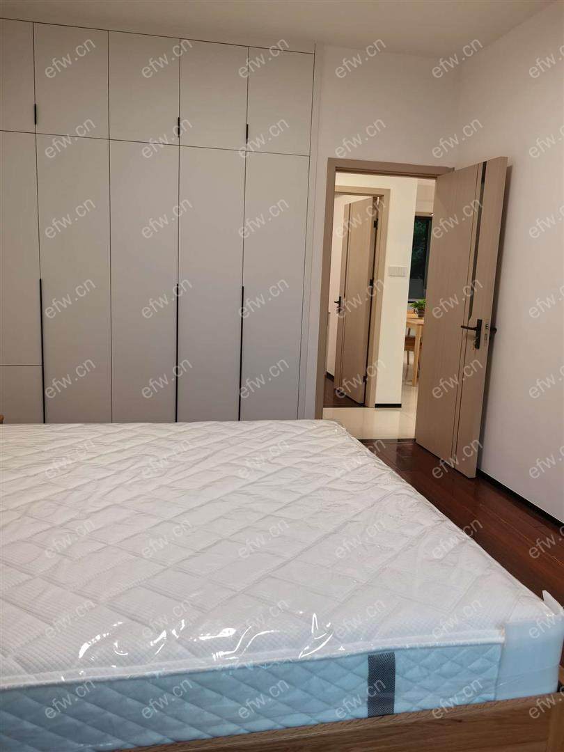 全新自住装修25万 从未入住  租好点的客户