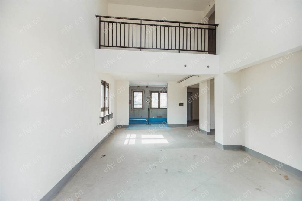 华发首府二期中叠毛坯三层电梯入户