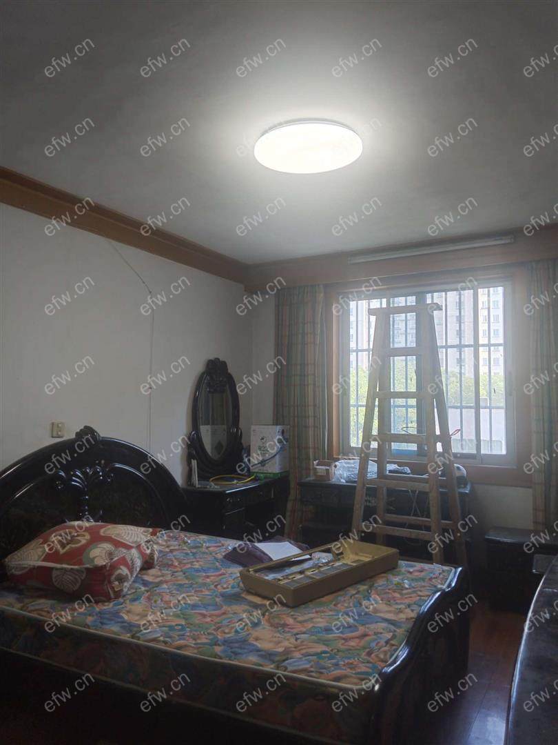 芦庄六区老式精装两室一厅拎包入住。。。。看房提前30左右联系房东