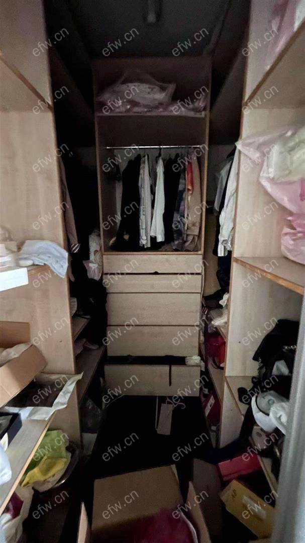 地铁口 精装修 小区环境优美 出行便利