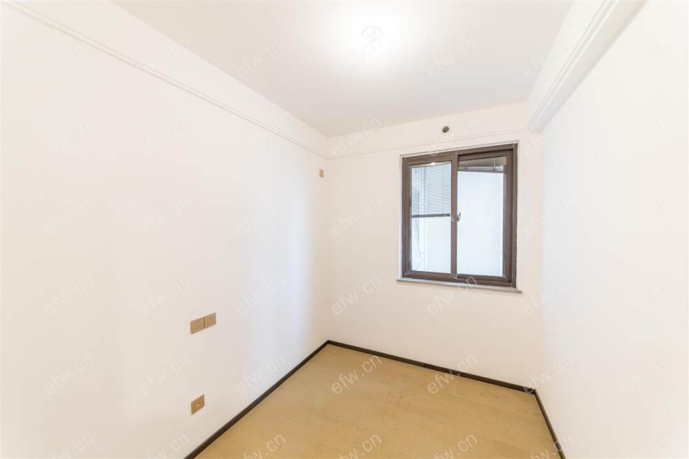 village room房 全明户型 另送家电