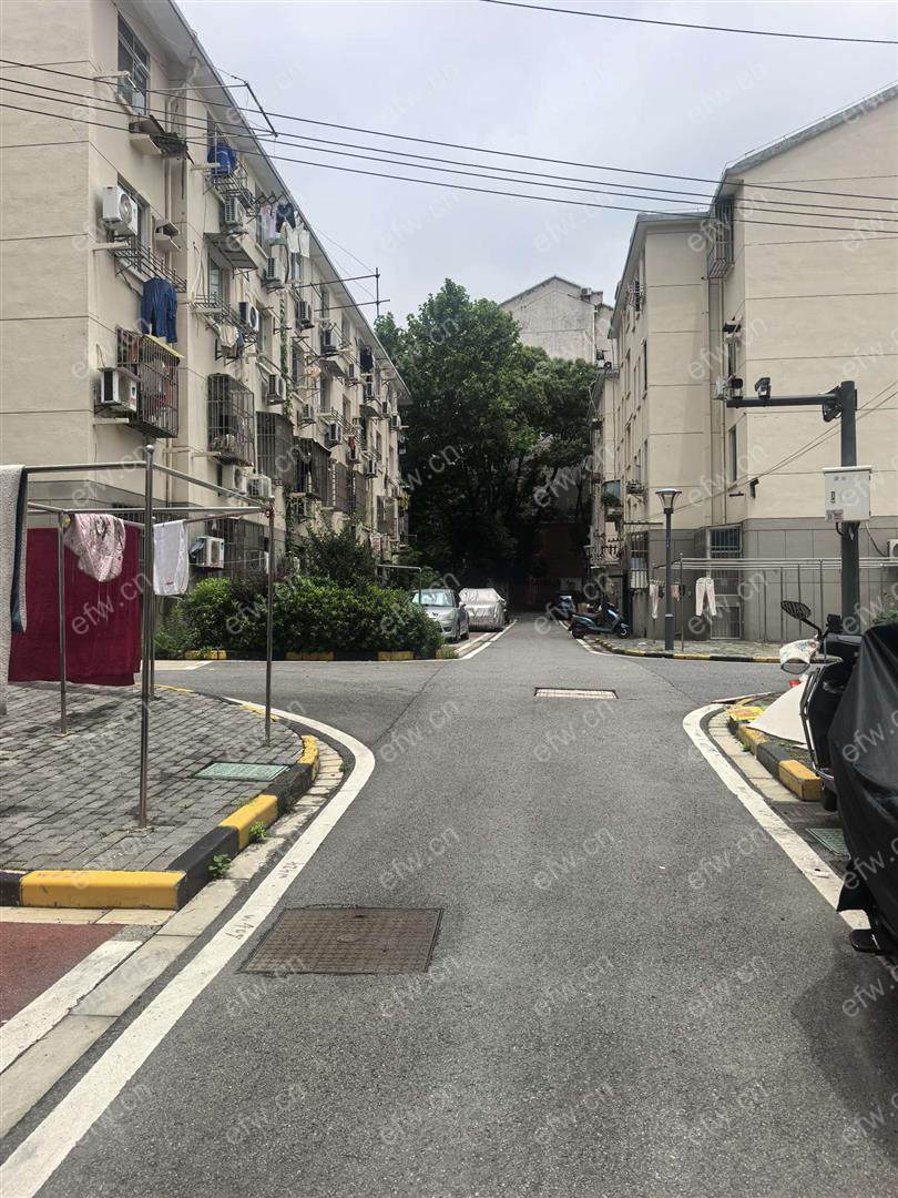 两房朝南  二楼  ..