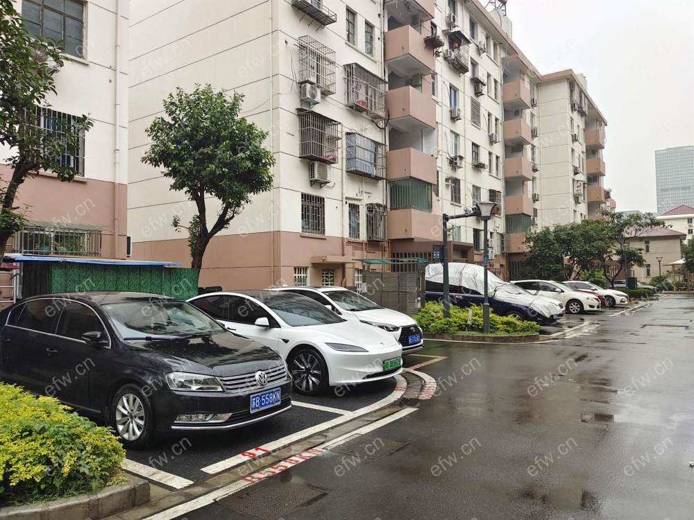 地铁口西园里    精装两房    干净清爽
