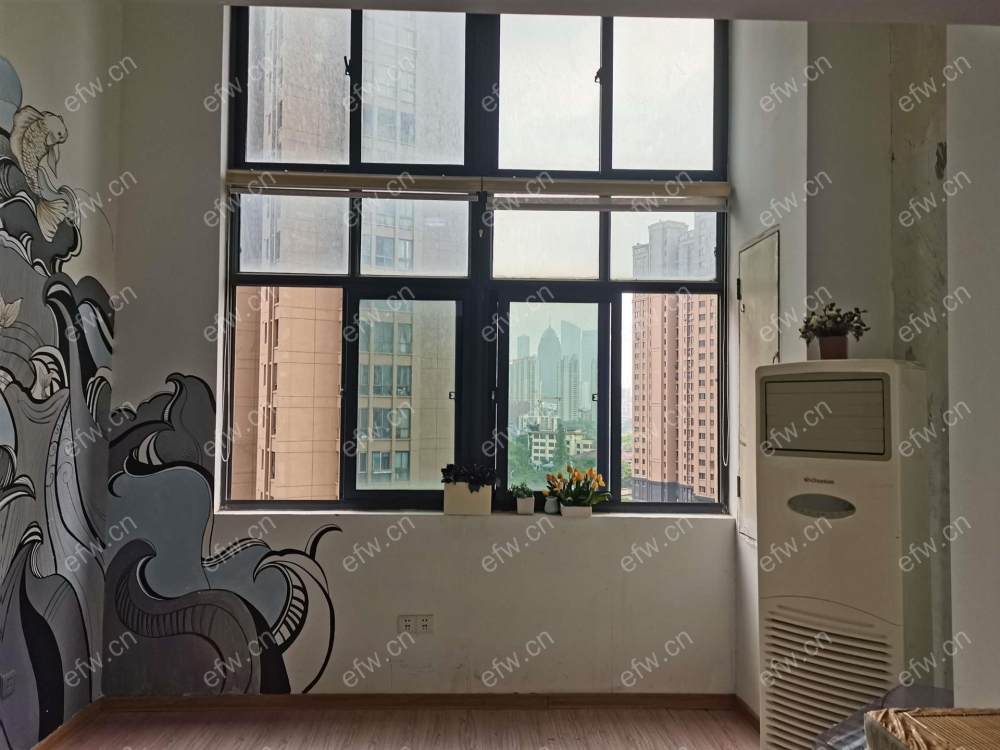 3号线地铁口 上下两层 有燃气