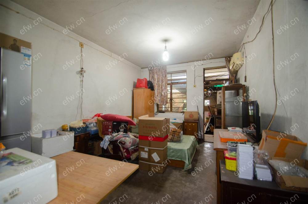 芦庄四区一楼带院子东边户，有15万贷款