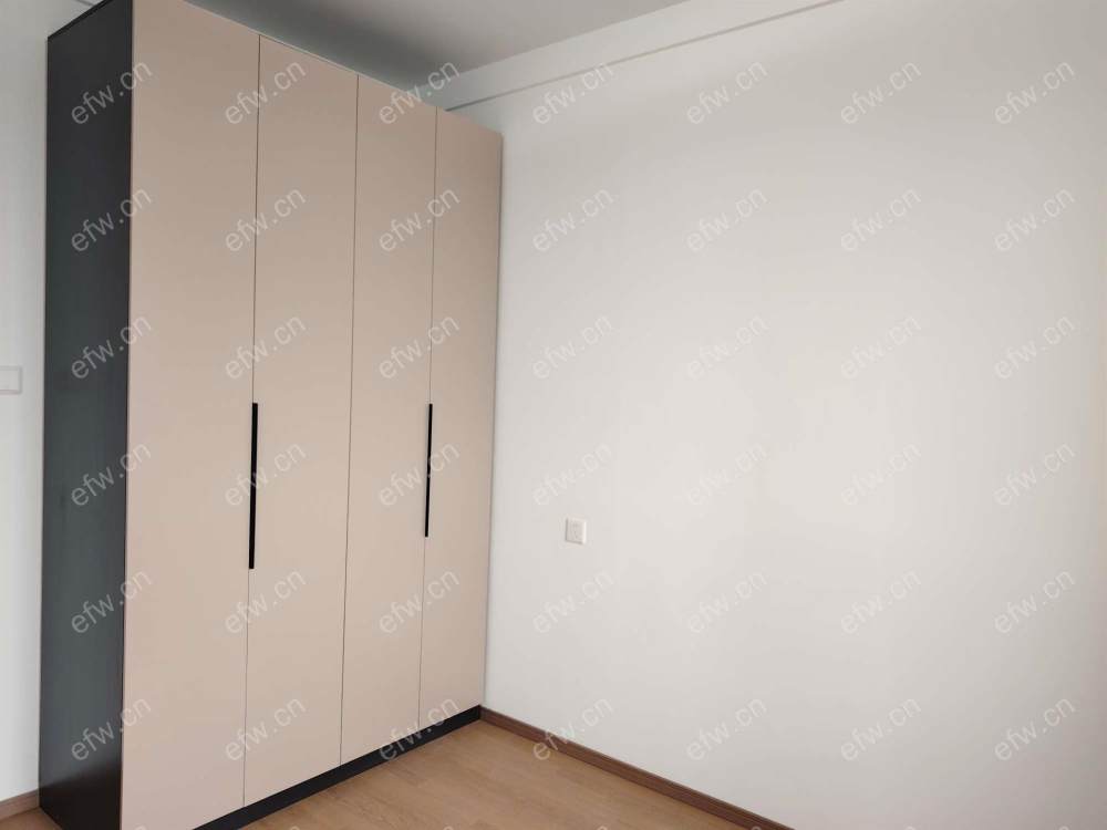 全新精装拎包入住设施齐全。