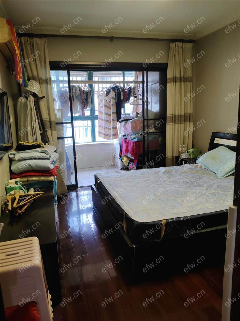 精装修，拎包入住；客厅宽敞、使用率高；厨