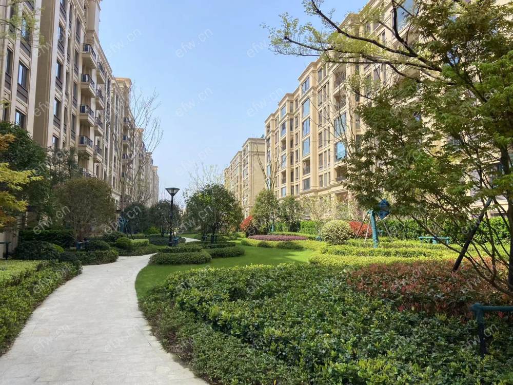 3房豪装拎包即住,融创山湖院墅(溪岸景园一区100-134)尽享优雅品质,多重阳台+飘窗