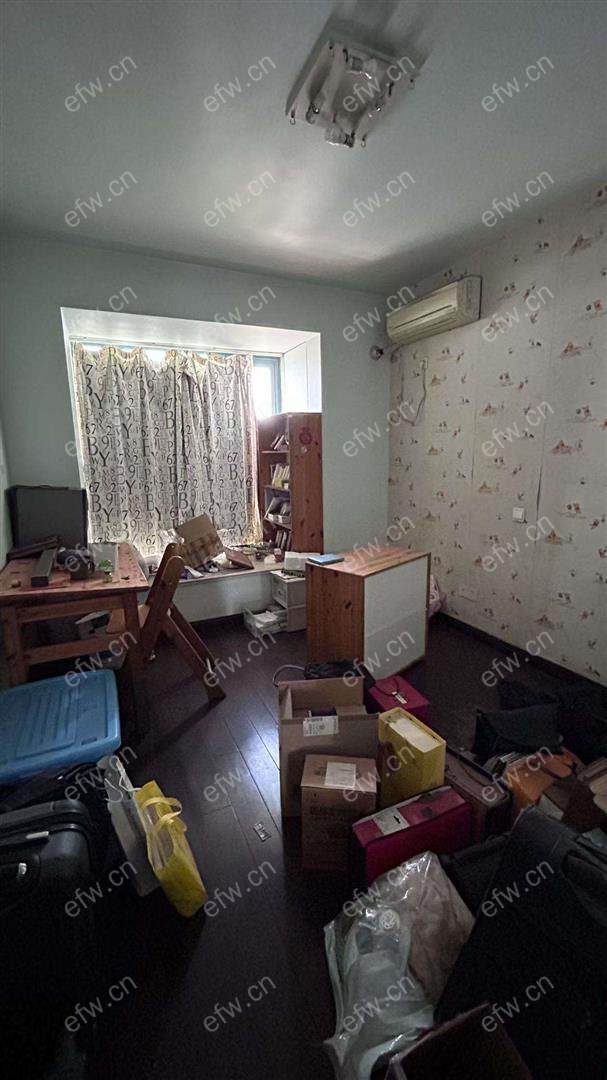 地铁口 精装修 小区环境优美 出行便利