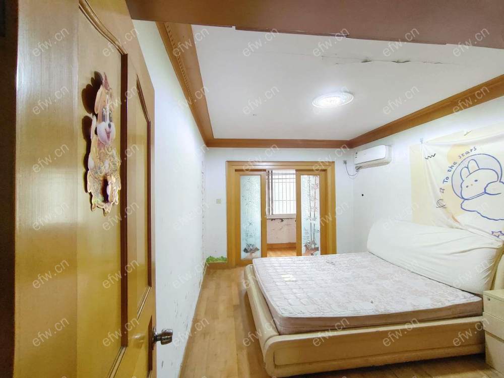地铁口西园里    精装两房    干净清爽