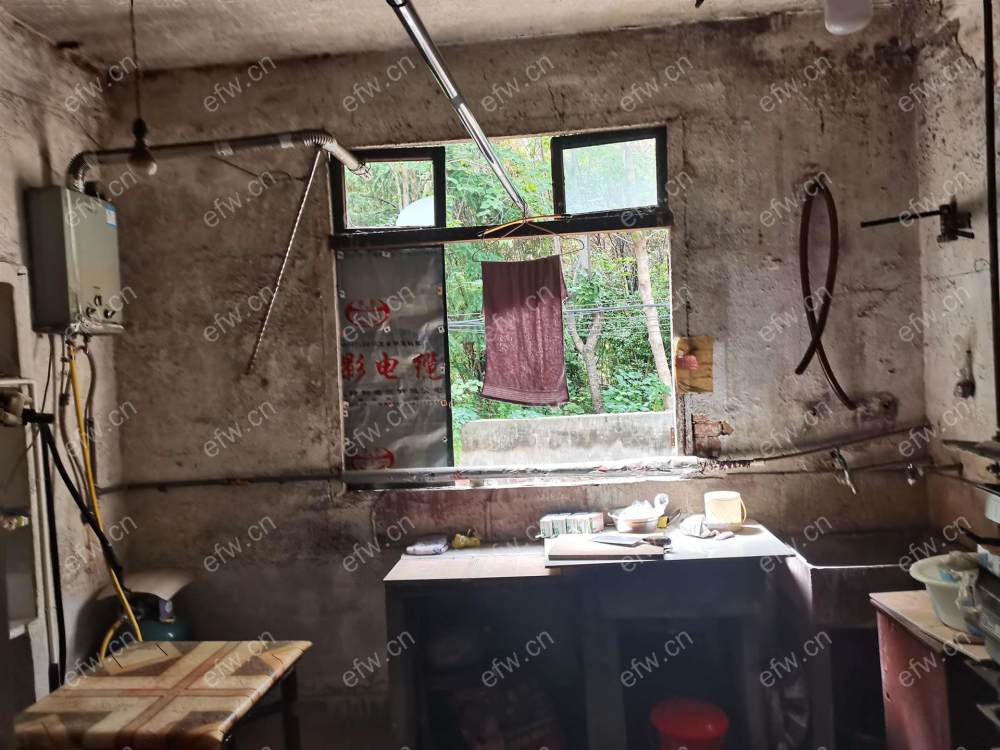 一房朝南 合用厨房 没有卫生间