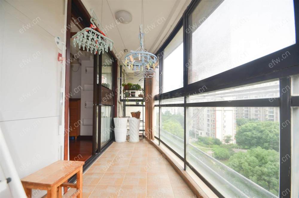 room房豪装拎包即住,village尽享优雅品质,多重阳台+飘窗