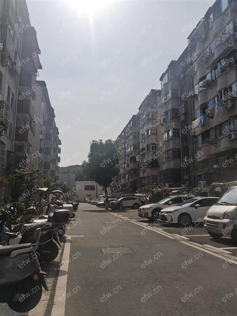 芦庄六区老式精装两室一厅拎包入住。。。。看房提前30左右联系房东