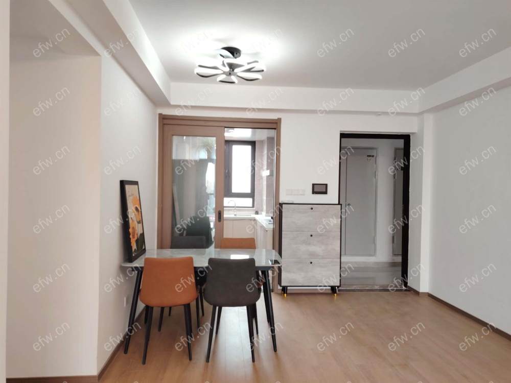 全新精装拎包入住设施齐全。