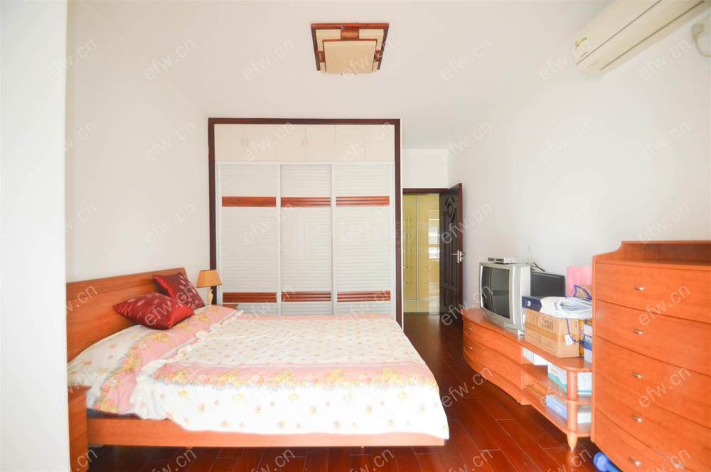 room房豪装拎包即住,village尽享优雅品质,多重阳台+飘窗