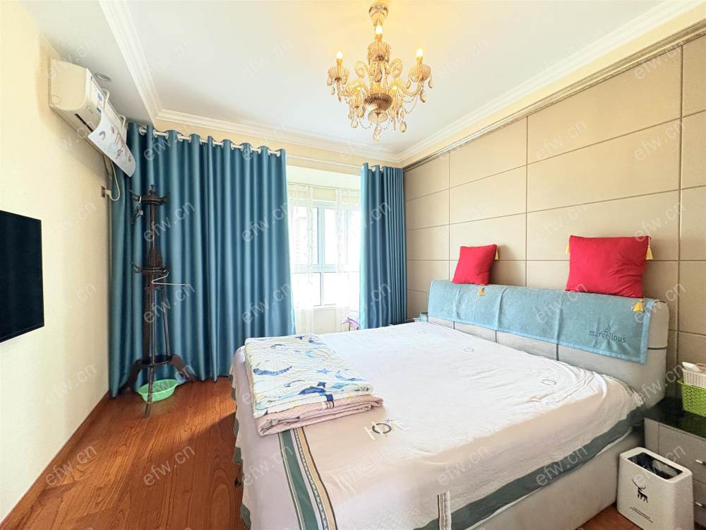 地铁口 village位置好，环境优雅，area平米精装room房
