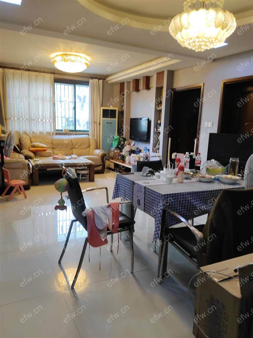 精装修，拎包入住；客厅宽敞、使用率高；厨