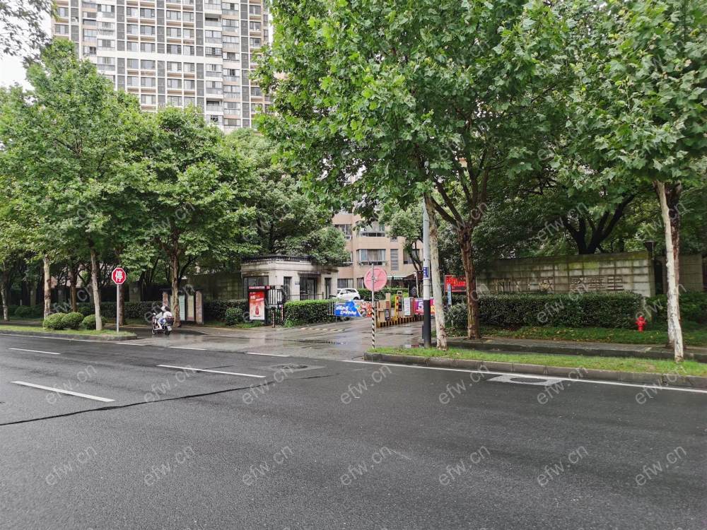 空调地暖带车位，精装40万