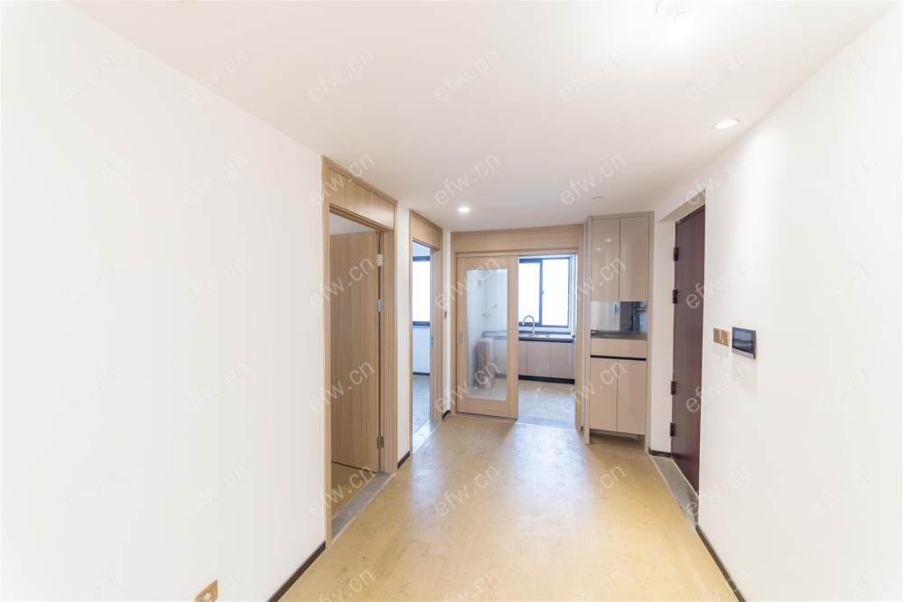 village room房 全明户型 另送家电
