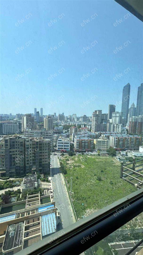 地铁口 精装修 小区环境优美 出行便利