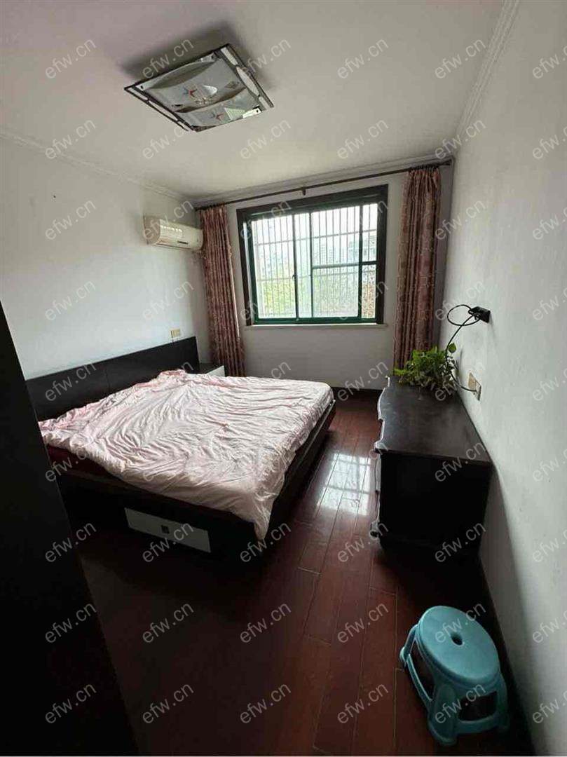 楼梯房装修，家具家电齐全，拎包入住
