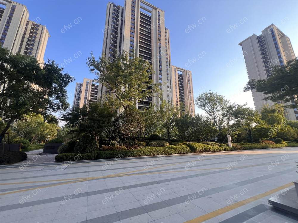 天一地铁口，精装修3房