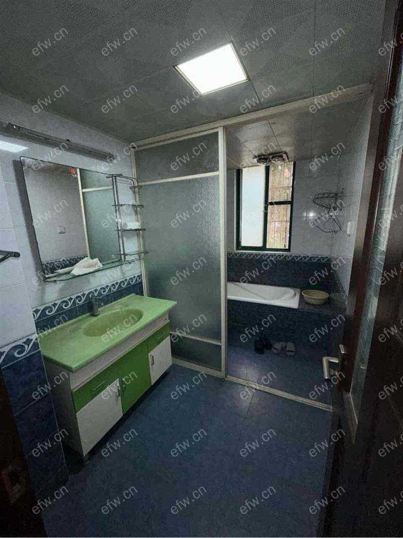 楼梯房装修，家具家电齐全，拎包入住