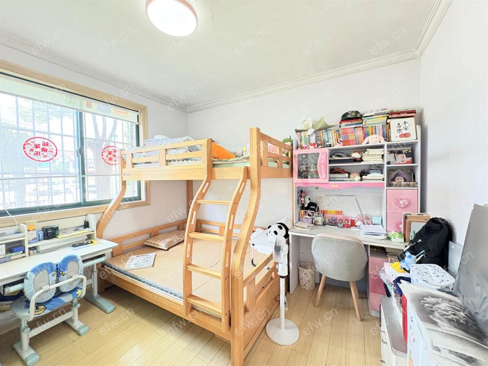 ，精装修，拎包入住；客厅宽敞、使用率高；厨房设施齐全；卧室温馨舒适