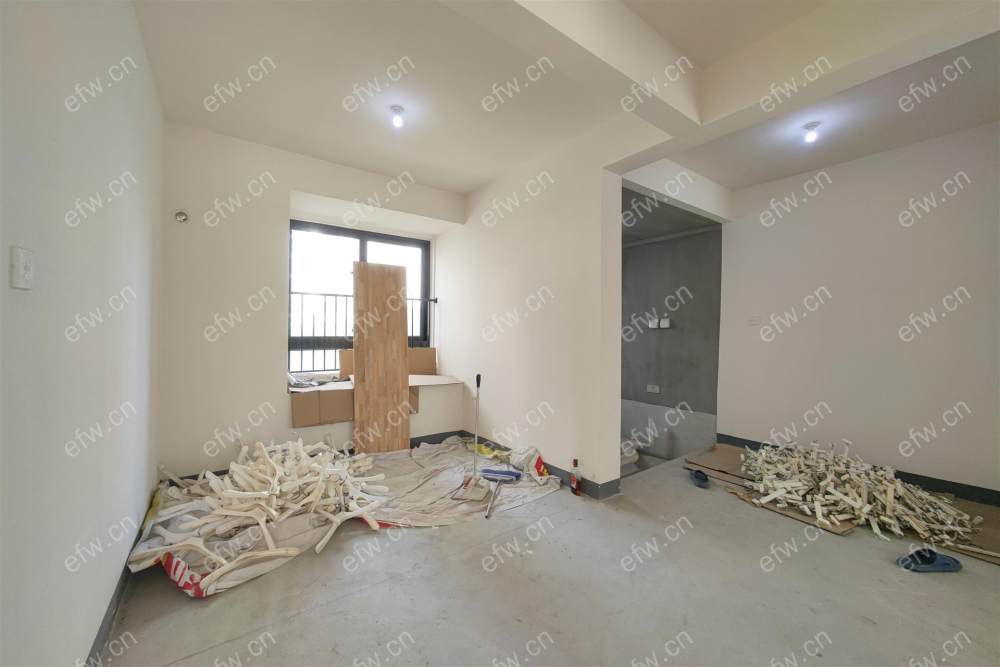 方正户型，客厅朝南双阳台，采光无敌。