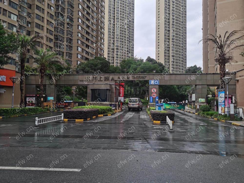 九龙仓时代A区 精装 保养好  看房方便