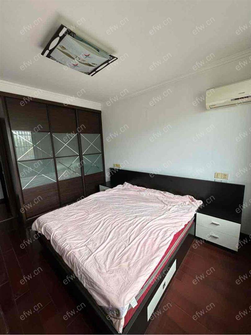 楼梯房装修，家具家电齐全，拎包入住