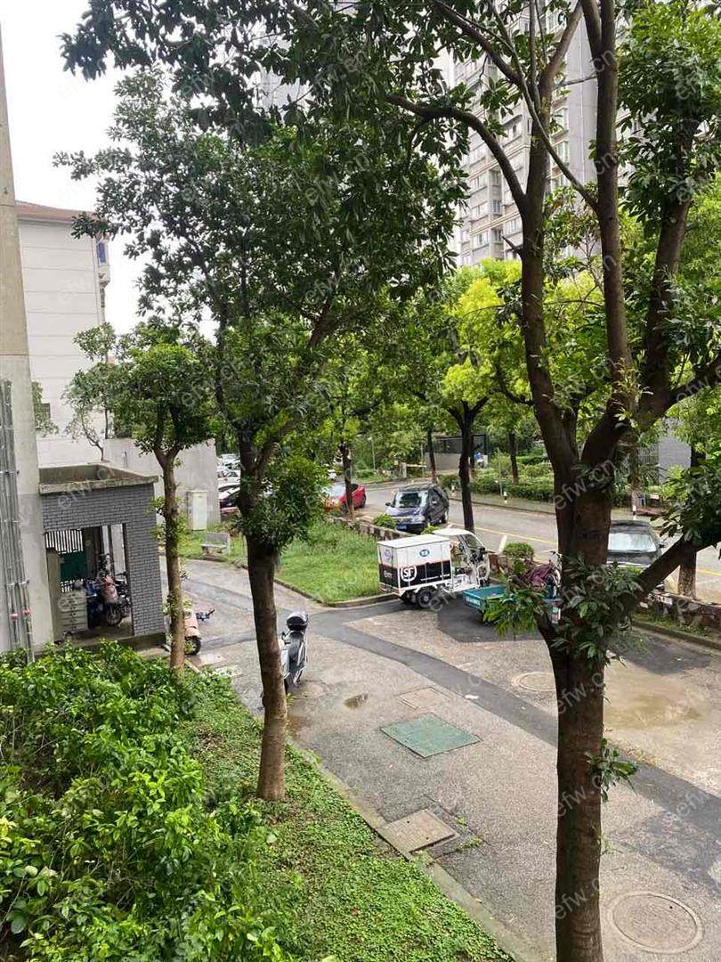 精装修 民丰地铁口 设施齐全 价可商