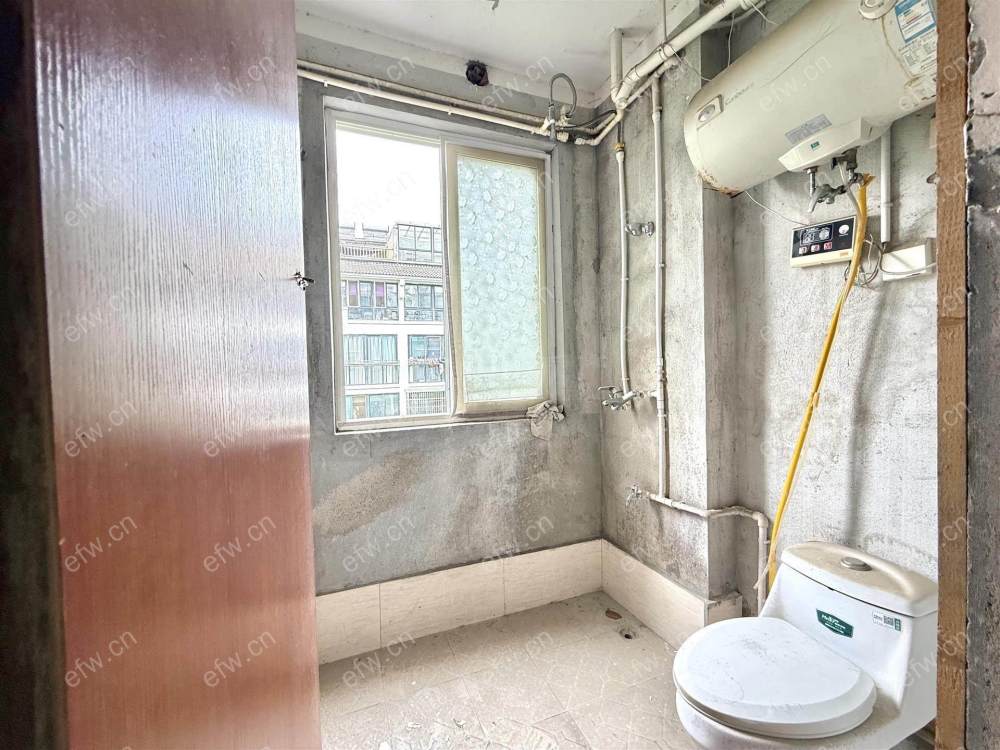 业主急售 军嶂新村  纯毛坯小2房 中间楼层！