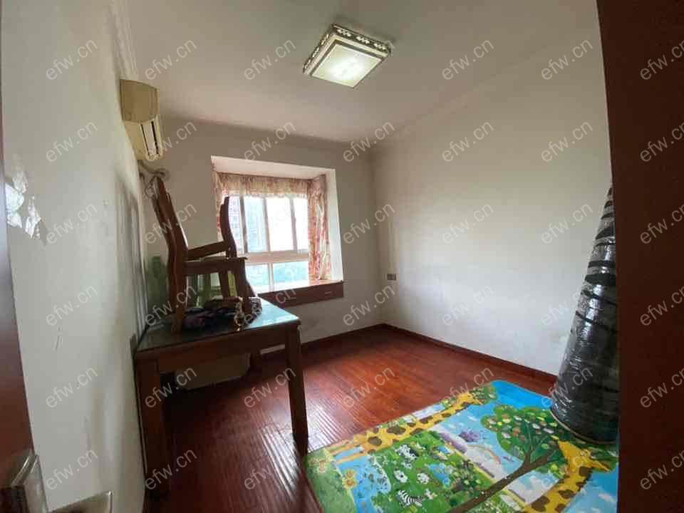 梨花家园精装3室  随时看房 拎包入住