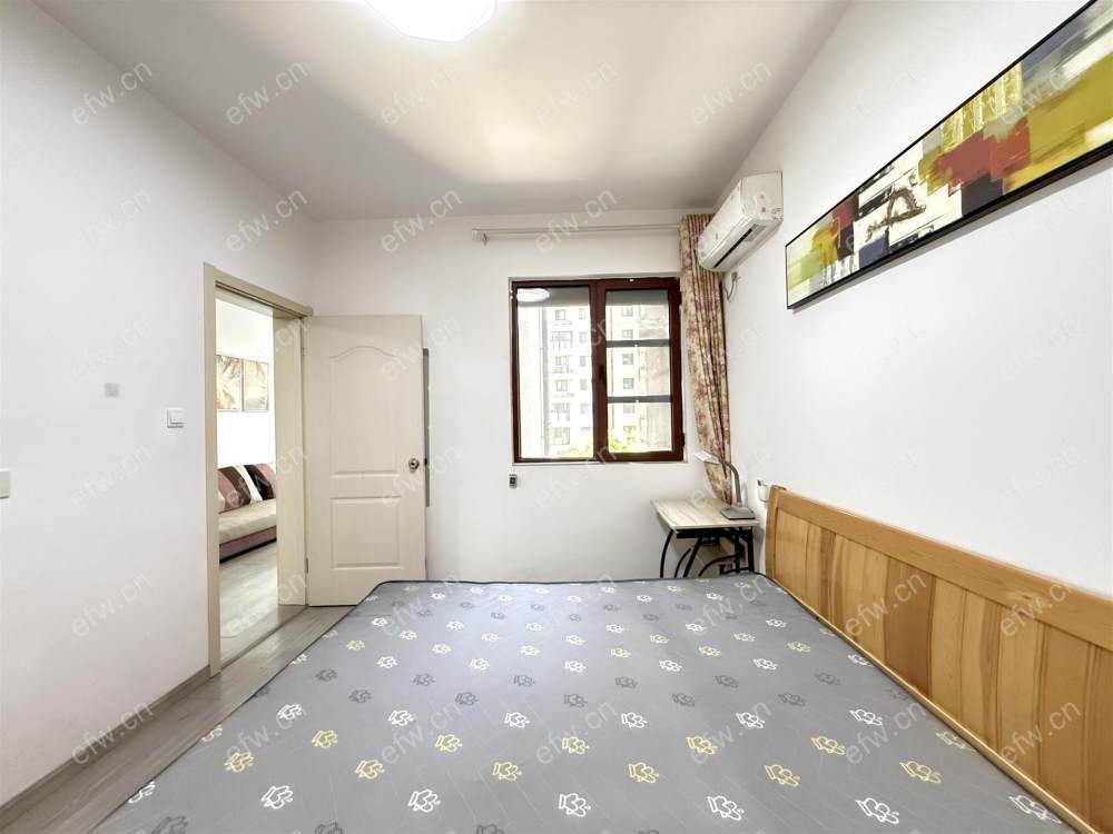 village 经典room房 东边户 全明 精装修！