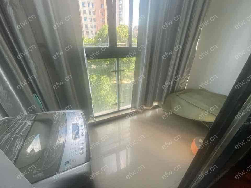 精装修 家电齐全 拎包入住