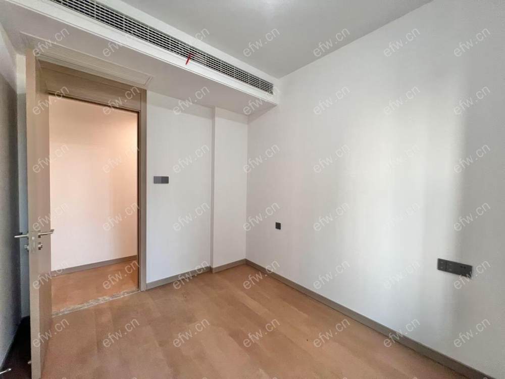天一地铁口，精装修3房