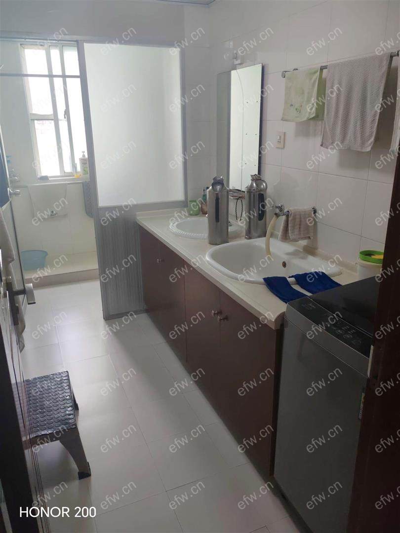 自住装修大三房两厅两卫楼梯房
