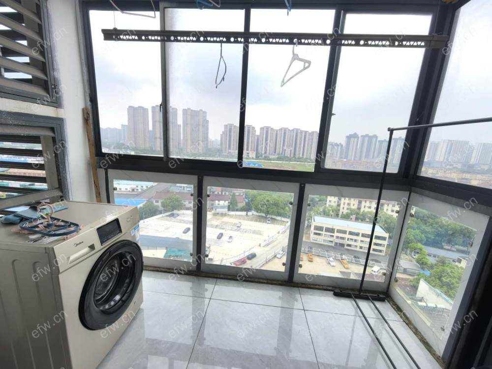 锡景苑 2室1厅  精装修  报价3100包物业费可以谈   11.1号空出来可以看房