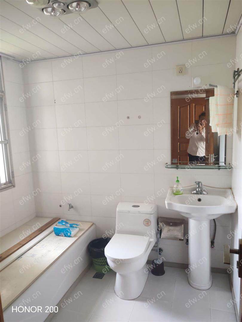 自住装修大三房两厅两卫楼梯房